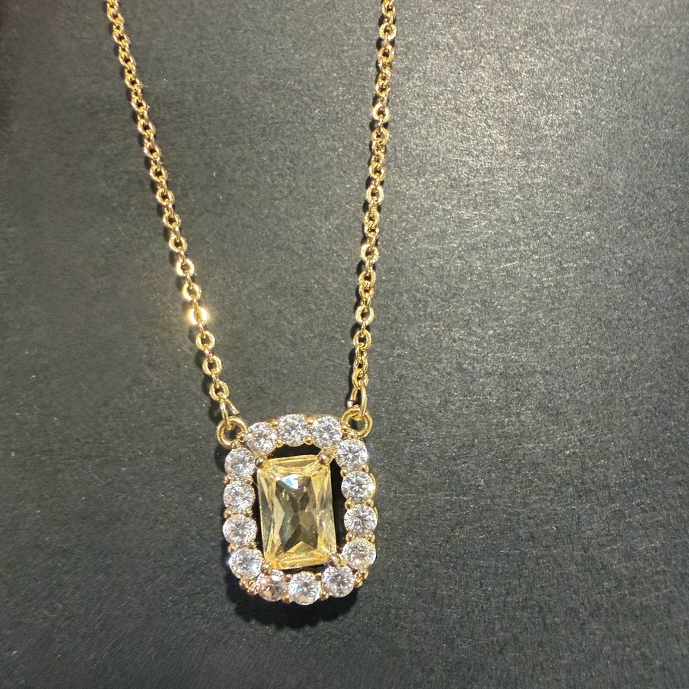 Gold-Plated Yellow Crystal Halo Pendant Necklace - DELICATE LOVE!
